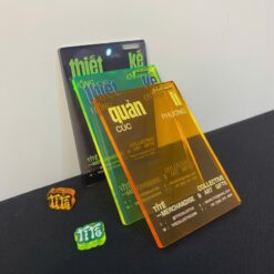 Bảng tên màu xanh và cam