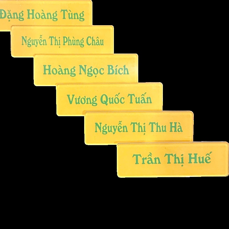 Bảng tên in tên nhân viên