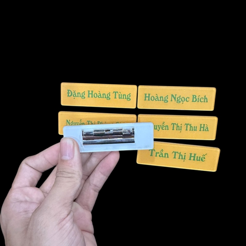 Bảng tên mặt trước và mặt sau