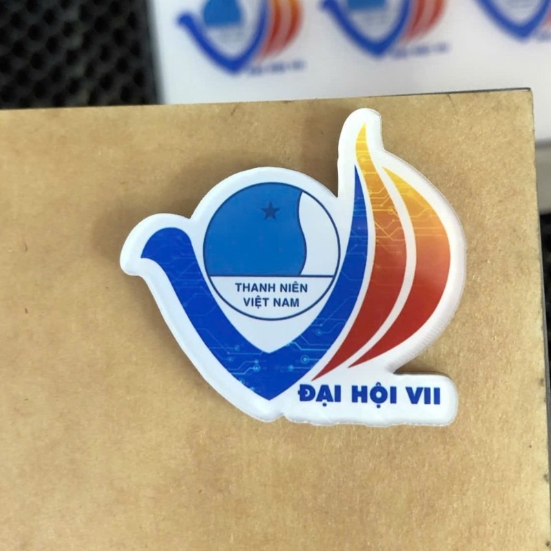 Huy hiệu Đại hội lần thứ 7