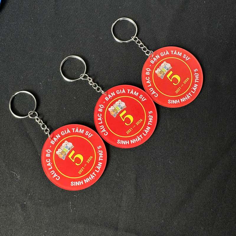 Móc khóa hình tròn màu đỏ