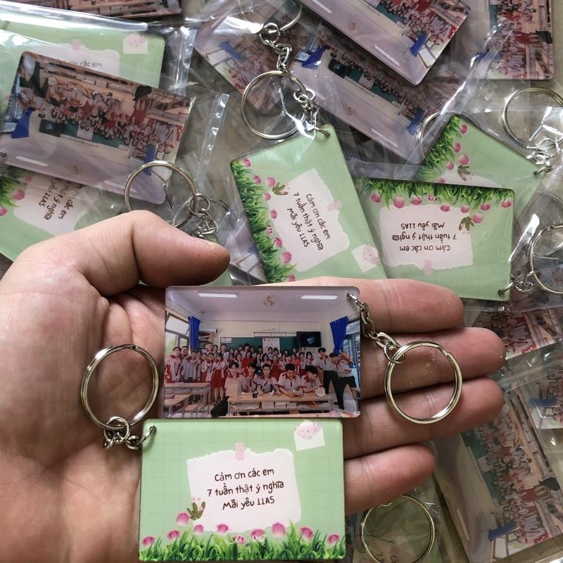 Móc khóa theo yêu cầu cho trường THPT