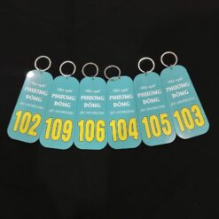 Móc khóa được in nền xanh rất bắt mắt