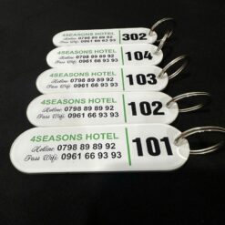 Móc khóa mica in số phòng khách sạn