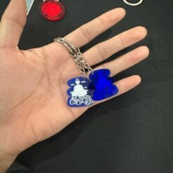 Móc khóa in uv ảnh cô gái ngồi thiền