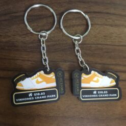 Làm móc khóa mica tặng khách