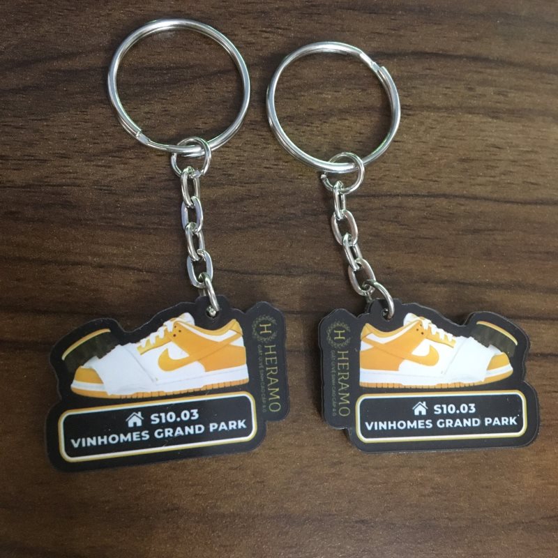 moc-qua-mica-qua-tang Làm móc khóa mica tặng khách