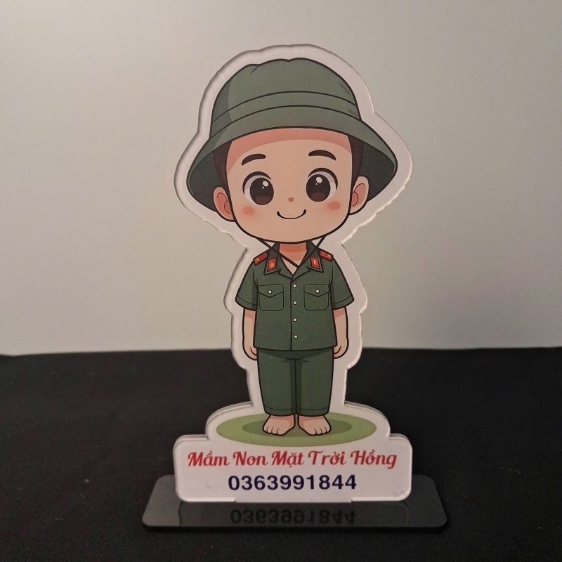 standee-hinh-linh-bo-doi-mam-non-mat-troi-hong