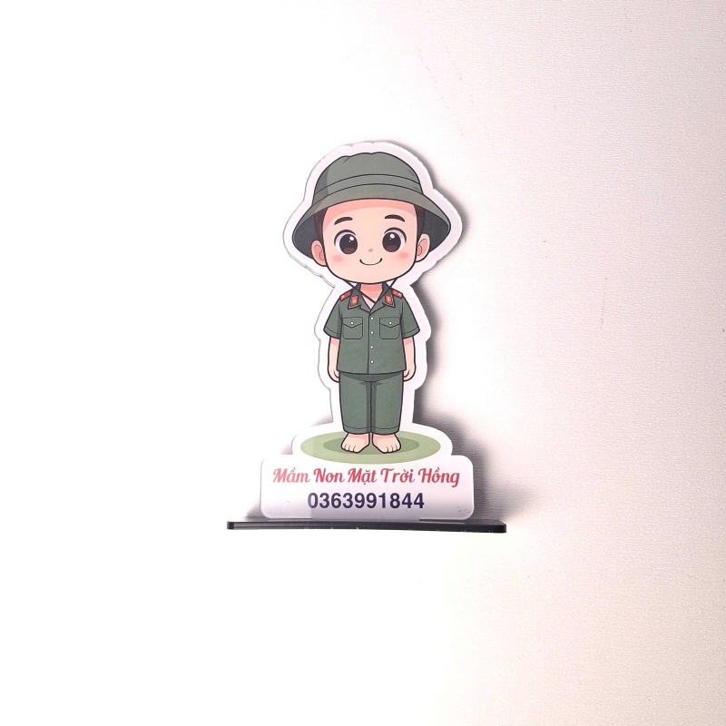 Standee chú bộ đội nền sáng