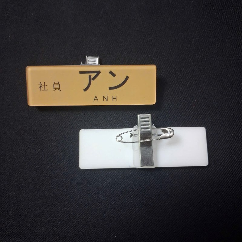 Bảng tên mica được in 2 mặt