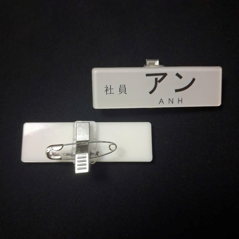 bang-ten-mica-gan-ghim-cai Bảng tên mica doanh nghiệp