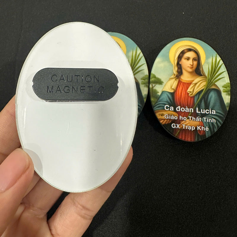 huy-hieu-mica-in-theo-yeu-cau