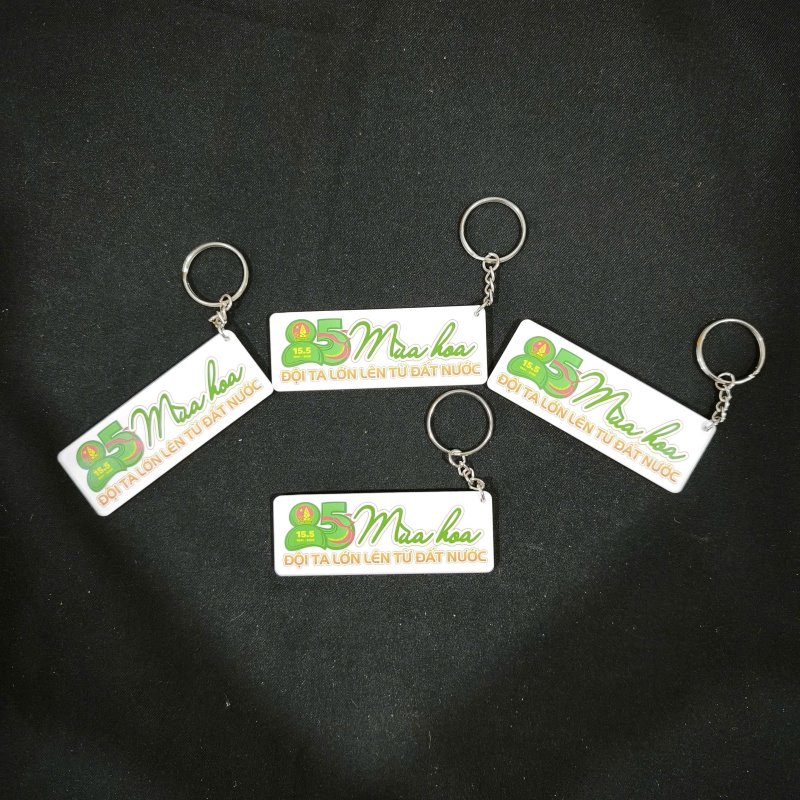 Móc khóa mica thiết kế nội dung theo yêu cầu