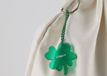 Charm móc khóa gắn trên áo