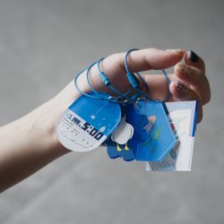 Móc khóa mica dạng vòng tay