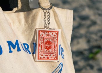 Móc khóa mica treo balo